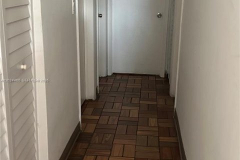 House in Miami, Florida 3 bedrooms, 80.27 sq.m. № 2086985 - photo 7