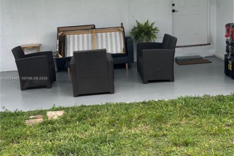 House in Miami, Florida 3 bedrooms, 80.27 sq.m. № 2086985 - photo 8