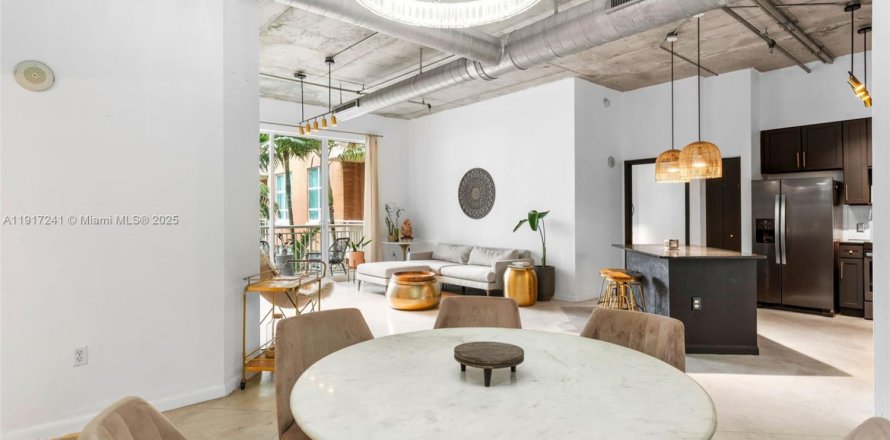 Condominio en Miami, Florida, 2 dormitorios  № 1973151