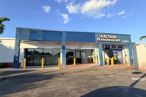 Commercial property in Pembroke Pines, Florida № 2158562