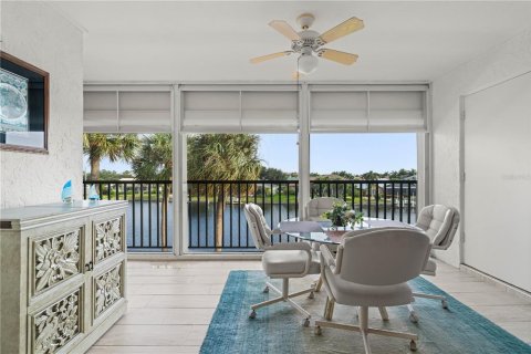 Copropriété à vendre à Punta Gorda, Floride: 2 chambres, 129.88 m2 № 2416992 - photo 11