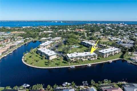 Copropriété à vendre à Punta Gorda, Floride: 2 chambres, 129.88 m2 № 2416992 - photo 13