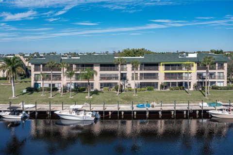 Copropriété à vendre à Punta Gorda, Floride: 2 chambres, 129.88 m2 № 2416992 - photo 9