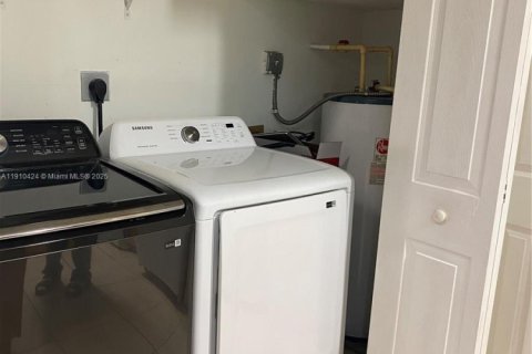 Купить таунхаус в Хомстед, Флорида 2 спальни, 108.32м2, № 2016421 - фото 15