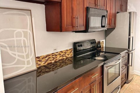 Condominio en alquiler en Miami Beach, Florida, 2 dormitorios, 87.33 m2 № 1993592 - foto 2