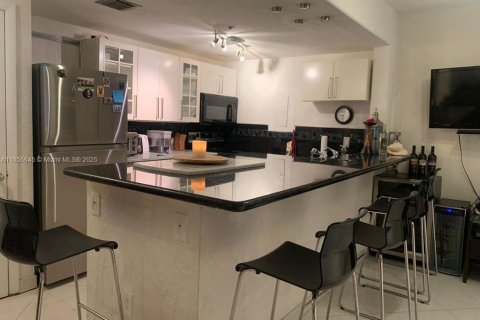 Купить кондоминиум в Майами-Бич, Флорида 2 спальни, 80.82м2, № 1878879 - фото 3