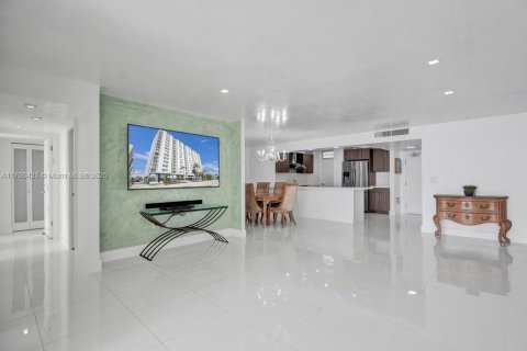 Condo in Miami Beach, Florida, 2 bedrooms  № 1506966 - photo 19