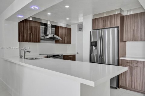 Condo in Miami Beach, Florida, 2 bedrooms  № 1506966 - photo 8