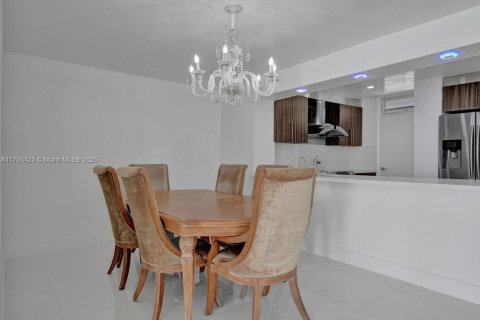 Condo in Miami Beach, Florida, 2 bedrooms  № 1506966 - photo 20