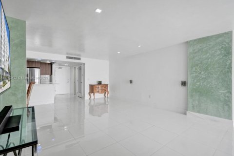 Condo in Miami Beach, Florida, 2 bedrooms  № 1506966 - photo 21