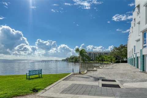 Copropriété à vendre à Tampa, Floride: 2 chambres, 162.86 m2 № 2372825 - photo 7