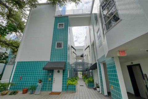 Copropriété à vendre à Tampa, Floride: 2 chambres, 162.86 m2 № 2372825 - photo 11