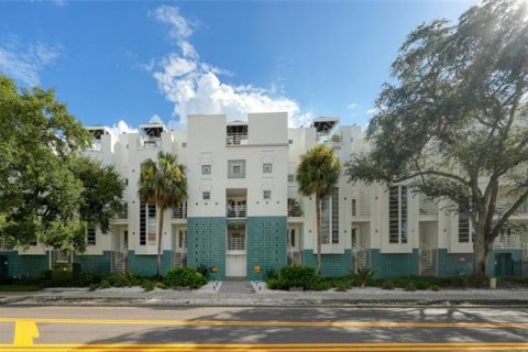 Copropriété à vendre à Tampa, Floride: 2 chambres, 162.86 m2 № 2372825 - photo 3