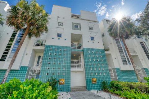 Copropriété à vendre à Tampa, Floride: 2 chambres, 162.86 m2 № 2372825 - photo 8