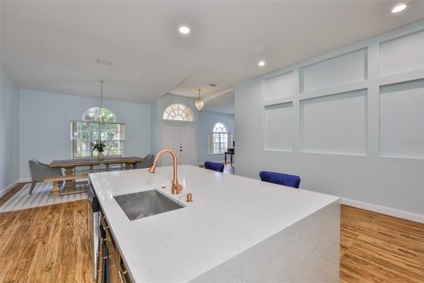 House in Tampa, Florida 3 bedrooms, 250.84 sq.m. № 1740591 - photo 6