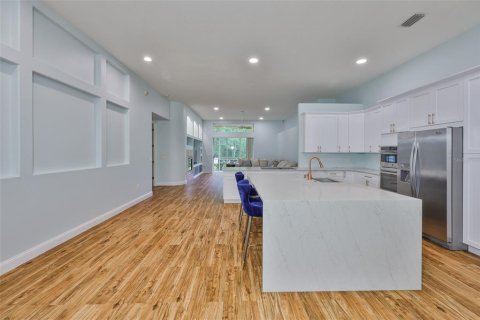 House in Tampa, Florida 3 bedrooms, 250.84 sq.m. № 1740591 - photo 8
