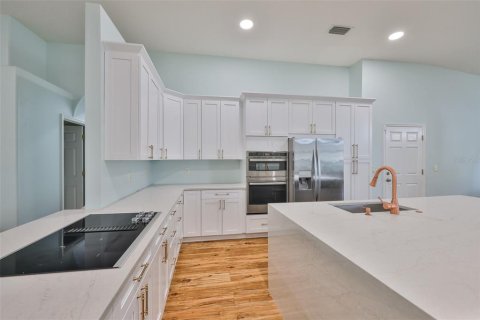 House in Tampa, Florida 3 bedrooms, 250.84 sq.m. № 1740591 - photo 7