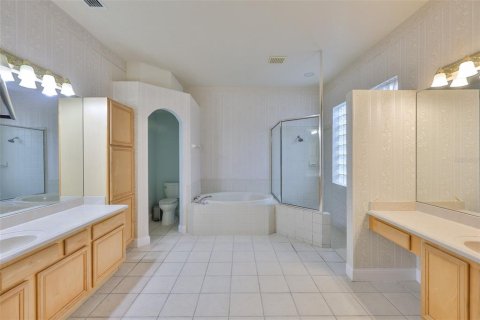 House in Tampa, Florida 3 bedrooms, 250.84 sq.m. № 1740591 - photo 21