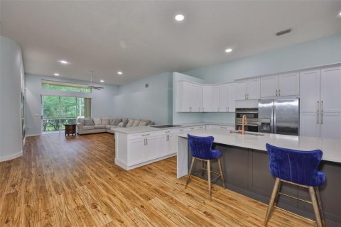 House in Tampa, Florida 3 bedrooms, 250.84 sq.m. № 1740591 - photo 14