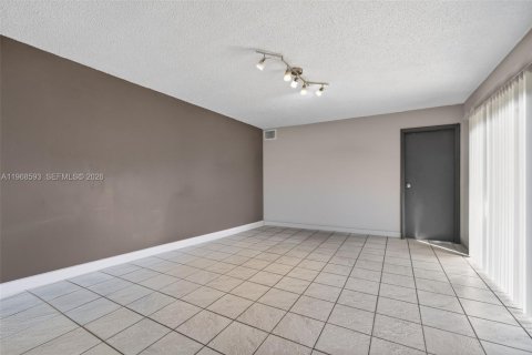 Townhouse in Davie, Florida 3 bedrooms, 153.66 sq.m. № 2029956 - photo 3