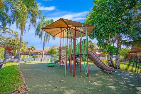 Townhouse in Davie, Florida 3 bedrooms, 153.66 sq.m. № 2029956 - photo 29