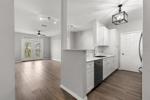 Condominio en alquiler en Tampa, Florida, 2 dormitorios, 100.33 m2 № 1873442 - foto 3
