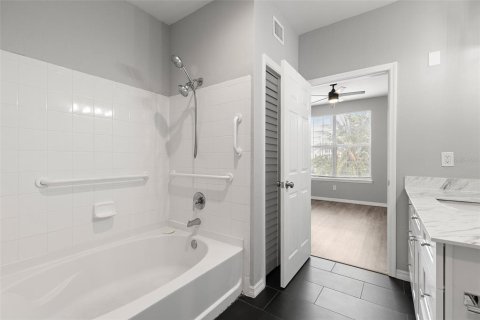 Condominio en alquiler en Tampa, Florida, 2 dormitorios, 100.33 m2 № 1873442 - foto 19
