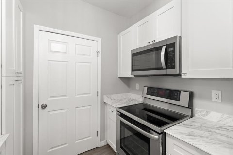 Condominio en alquiler en Tampa, Florida, 2 dormitorios, 100.33 m2 № 1873442 - foto 7