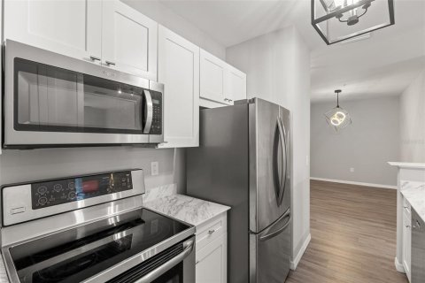 Condominio en alquiler en Tampa, Florida, 2 dormitorios, 100.33 m2 № 1873442 - foto 9
