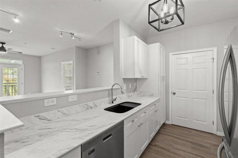 Condominio en alquiler en Tampa, Florida, 2 dormitorios, 100.33 m2 № 1873442 - foto 6