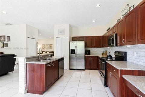 House in Miramar, Florida 5 bedrooms, 244.98 sq.m. № 2007776 - photo 3