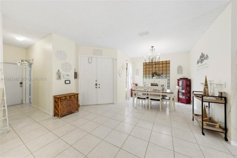 House in Miramar, Florida 5 bedrooms, 244.98 sq.m. № 2007776 - photo 11