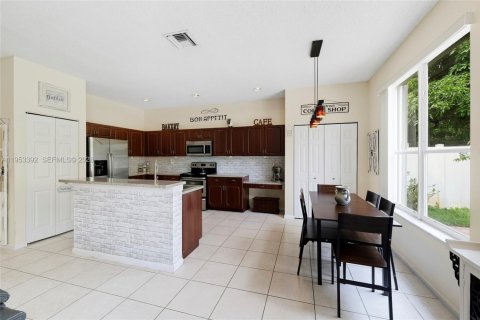 House in Miramar, Florida 5 bedrooms, 244.98 sq.m. № 2007776 - photo 5