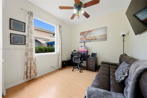 House in Miramar, Florida 5 bedrooms, 244.98 sq.m. № 2007776 - photo 9