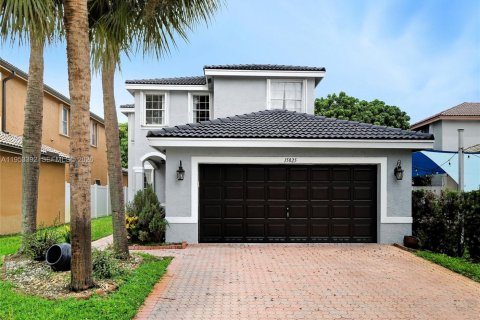 House in Miramar, Florida 5 bedrooms, 244.98 sq.m. № 2007776