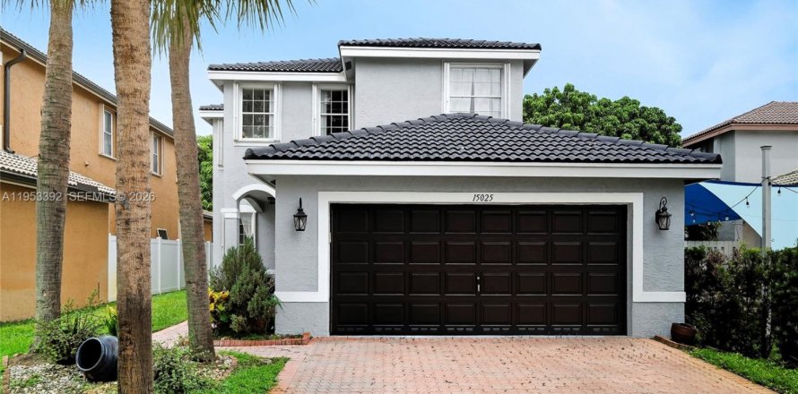House in Miramar, Florida 5 bedrooms, 244.98 sq.m. № 2007776