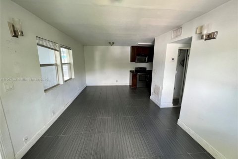 Condo in Dania Beach, Florida, 1 bedroom  № 2021145 - photo 4