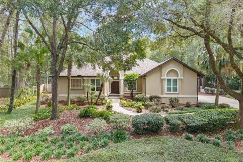 House in Gainesville, Florida 5 bedrooms, 259.85 sq.m. № 2355794