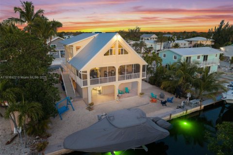 House in Key Largo, Florida 3 bedrooms, 221.11 sq.m. № 1776282 - photo 1