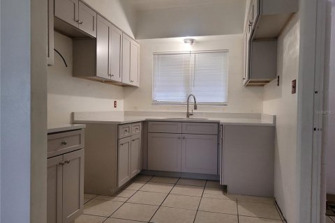 House in Orlando, Florida 3 bedrooms, 157 sq.m. № 1673781 - photo 2