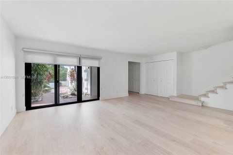 Touwnhouse à louer à Weston, Floride: 3 chambres, 181.16 m2 № 2078590 - photo 7