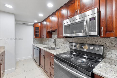 Touwnhouse à louer à Weston, Floride: 3 chambres, 181.16 m2 № 2078590 - photo 16