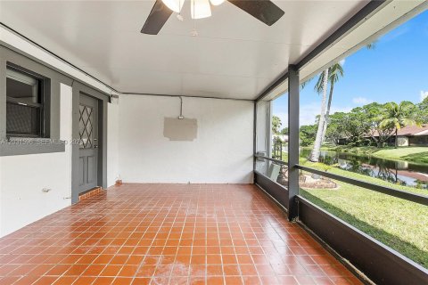 Touwnhouse à louer à Weston, Floride: 3 chambres, 181.16 m2 № 2078590 - photo 28