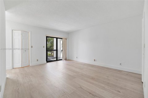 Touwnhouse à louer à Weston, Floride: 3 chambres, 181.16 m2 № 2078590 - photo 29