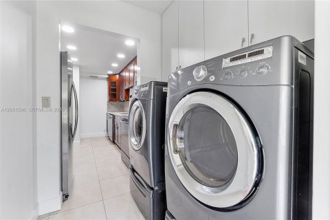 Touwnhouse à louer à Weston, Floride: 3 chambres, 181.16 m2 № 2078590 - photo 18