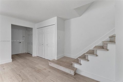 Touwnhouse à louer à Weston, Floride: 3 chambres, 181.16 m2 № 2078590 - photo 10