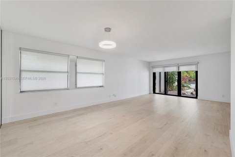 Touwnhouse à louer à Weston, Floride: 3 chambres, 181.16 m2 № 2078590 - photo 9