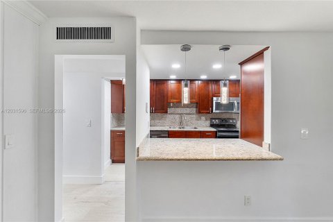 Touwnhouse à louer à Weston, Floride: 3 chambres, 181.16 m2 № 2078590 - photo 12