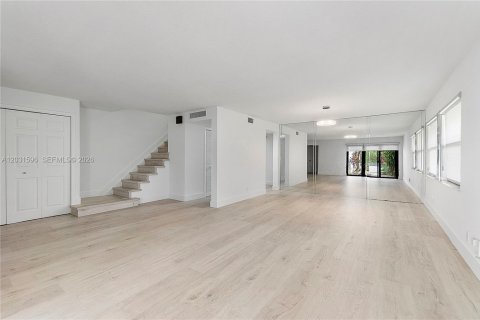 Touwnhouse à louer à Weston, Floride: 3 chambres, 181.16 m2 № 2078590 - photo 6