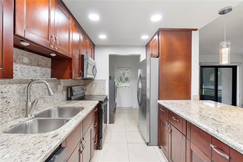 Touwnhouse à louer à Weston, Floride: 3 chambres, 181.16 m2 № 2078590 - photo 15